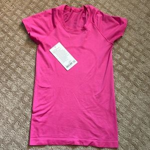 Lululemon swiftly tech short sleeve 2.0 size 4 color: sonic pink
